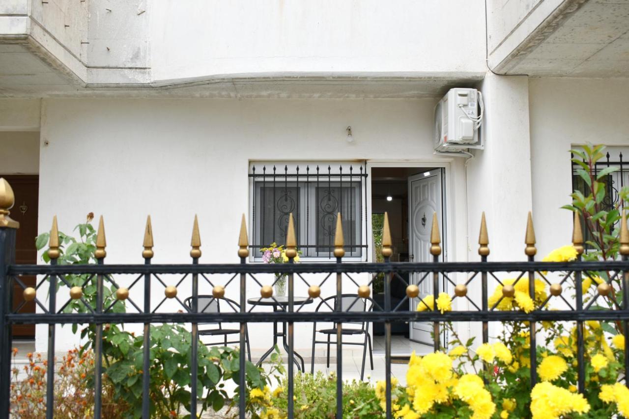 Petit House Under The Rocks Apartment Kalampáka Luaran gambar